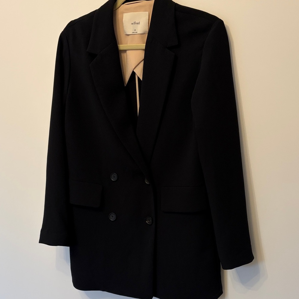 Wilfred Elegant Black Double-Breasted Blazer